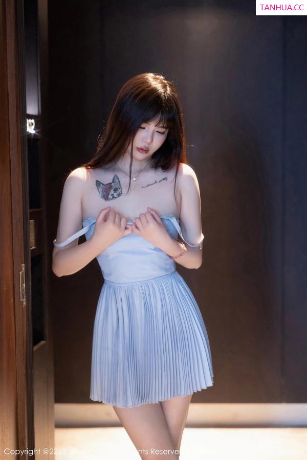Arude薇薇  [XiuRen]高清写真图 2023.08.22 No.7266 Arude薇薇 丝袜美腿第12张图片